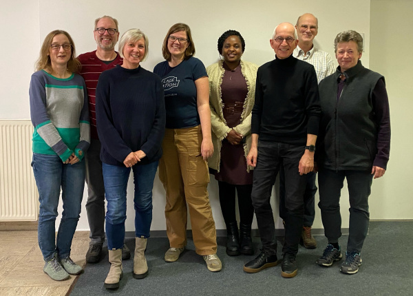 Die Referent*innen: (v.l.n.r.) Frauke Bokermann, Nils Bokermann, Beate Schiewer, Ann-Christin Polikeit, Irene Odidi, Rüdiger Gross, Achim Lübbeke, Gisela Maas; Foto: Stadt Bielefeld)